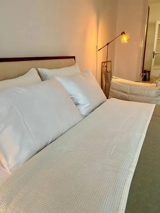 Chic Urban Retreat Apartman Szófia 0*,  Bulgária